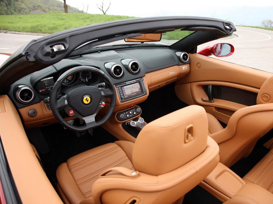 Интерьер Ferrari California 30 2012 года  (фото 51 из 58)